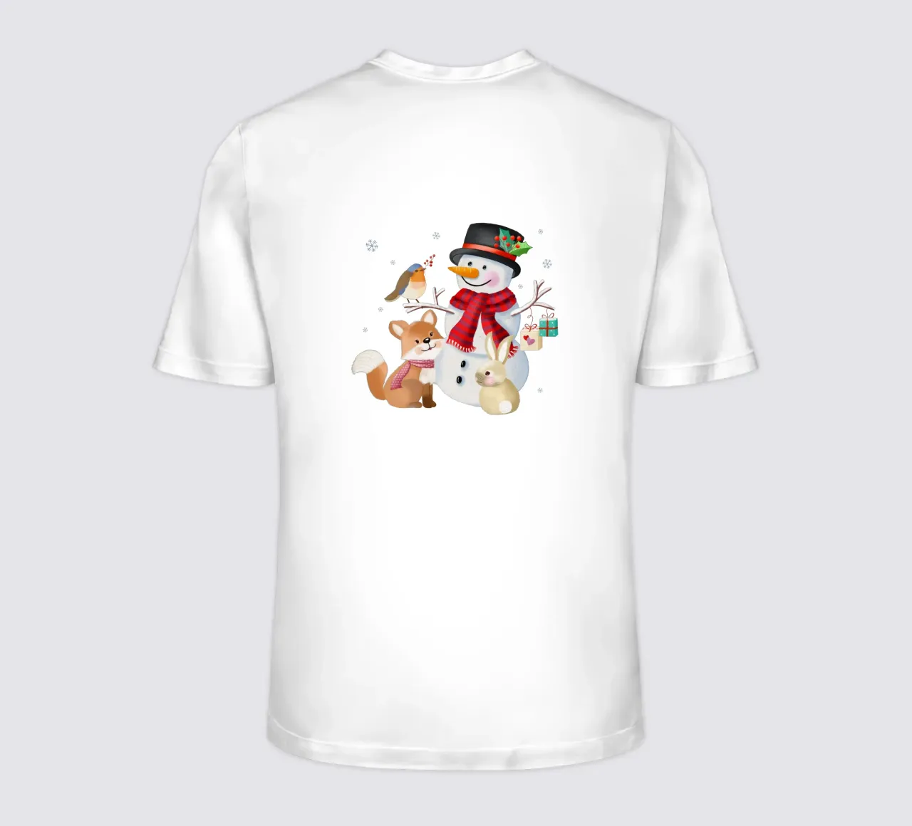 Paesaggio invernale natalizio con pupazzo di neve, volpe e coniglio t-shirt da CalliLetters