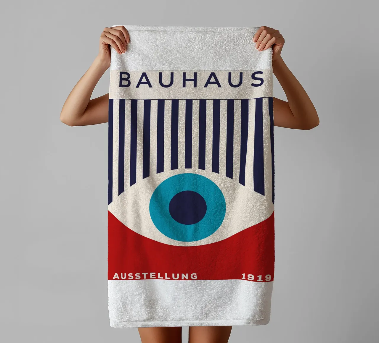 Mostra Bauhaus 1919 - Grafica retrò in colori primari asciugamano da bagno da Whole©