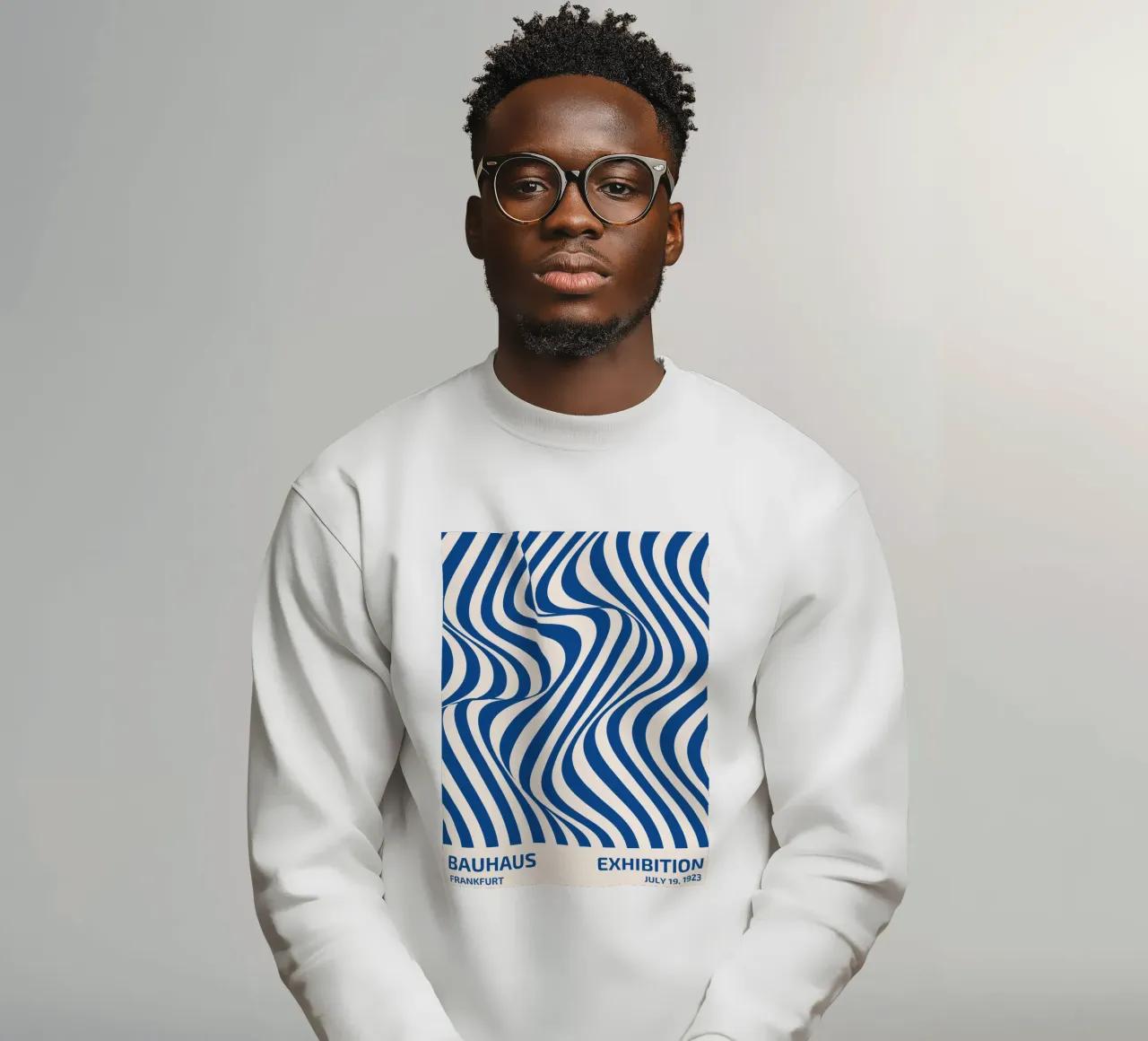 Bauhaus Wellenmuster – Abstrakte Kunst in Blau-Weiß Sweatshirt von Whole©