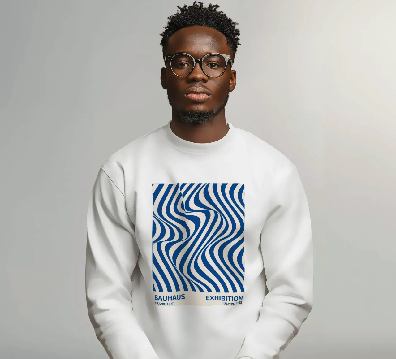 Bauhaus Wellenmuster – Abstrakte Kunst in Blau-Weiß Sweatshirt von Whole©