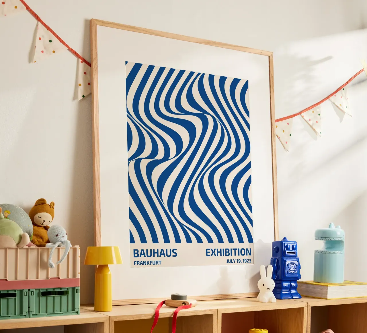 Bauhaus Wellenmuster – Abstrakte Kunst in Blau-Weiß Poster mit Aluminium Rahmen von Whole©