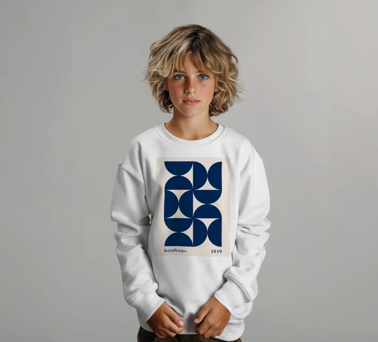 Bauhaus Geometry - Formas abstractas en azul sudadera para niño de Whole©