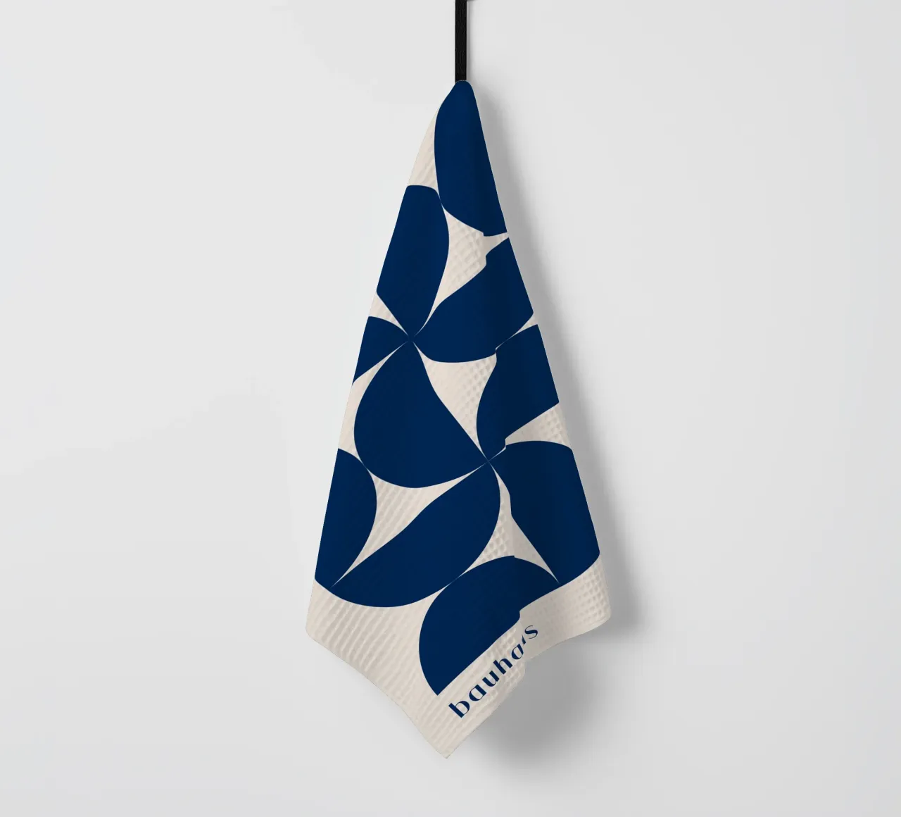 Bauhaus Geometrie – Abstrakte Formen in Blau Geschirrtuch von Whole©