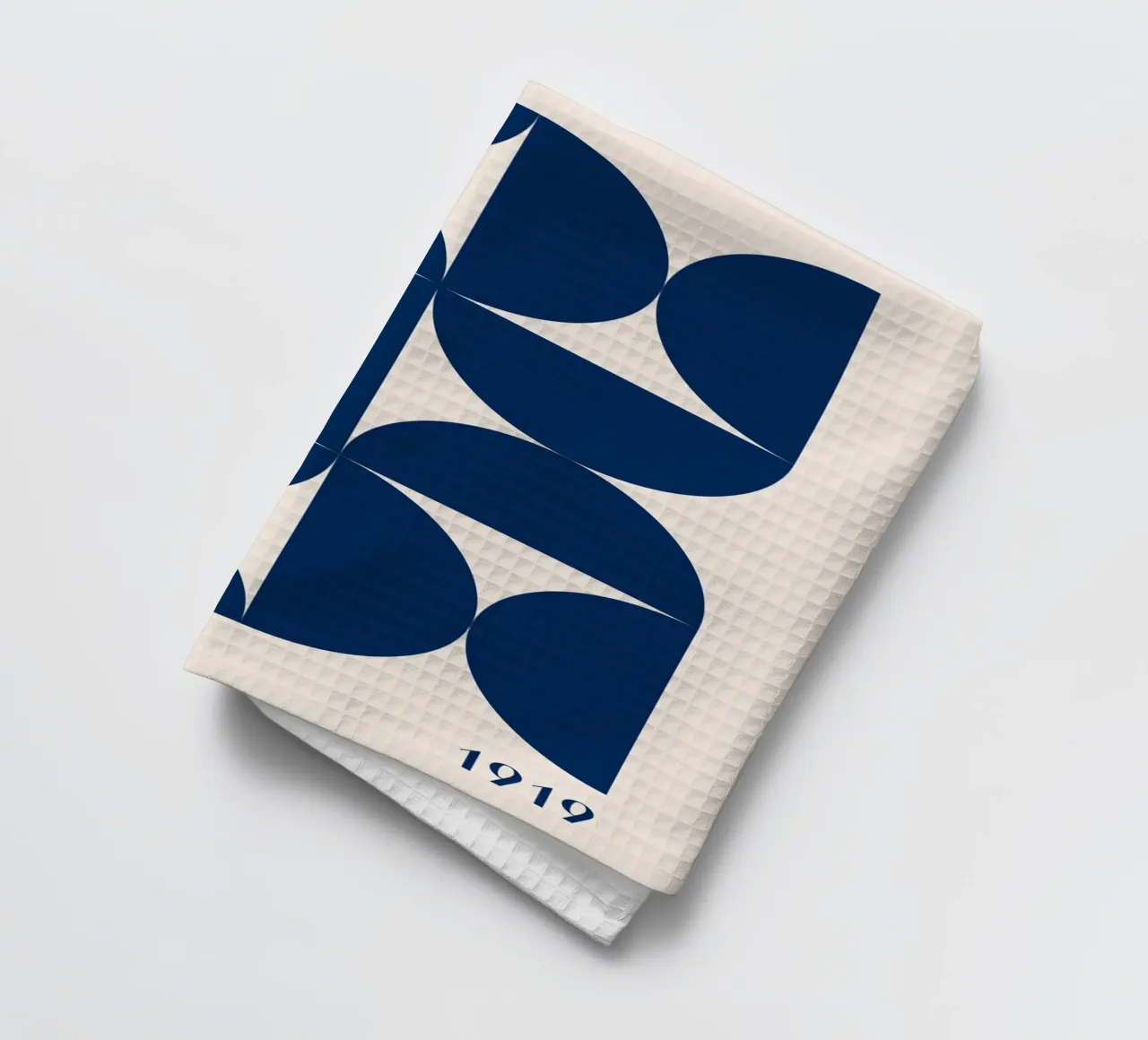 Bauhaus Geometrie – Abstrakte Formen in Blau Geschirrtuch von Whole©