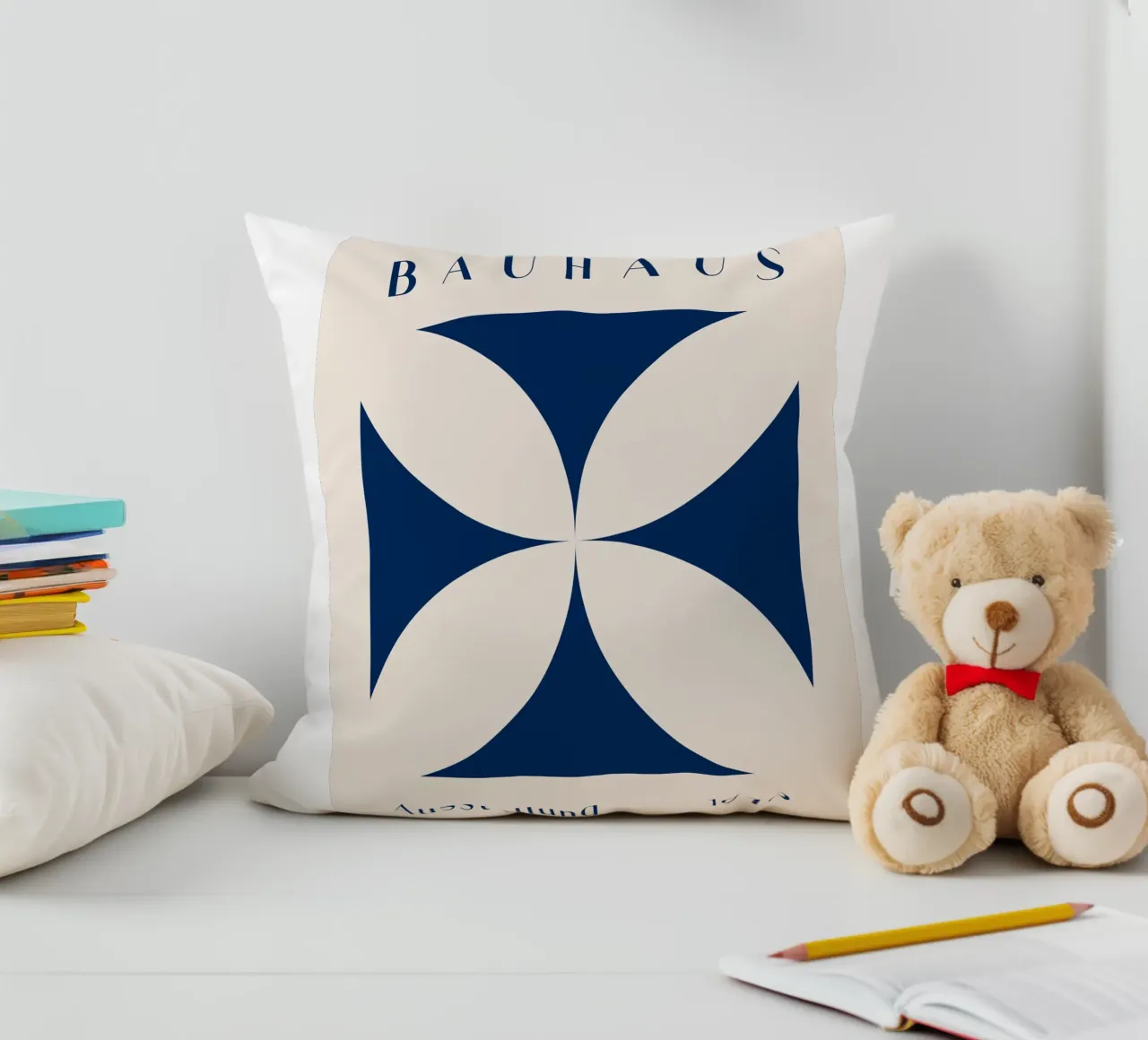 Mostra Bauhaus 1919 - Design geometrico in blu cuscino da Whole©