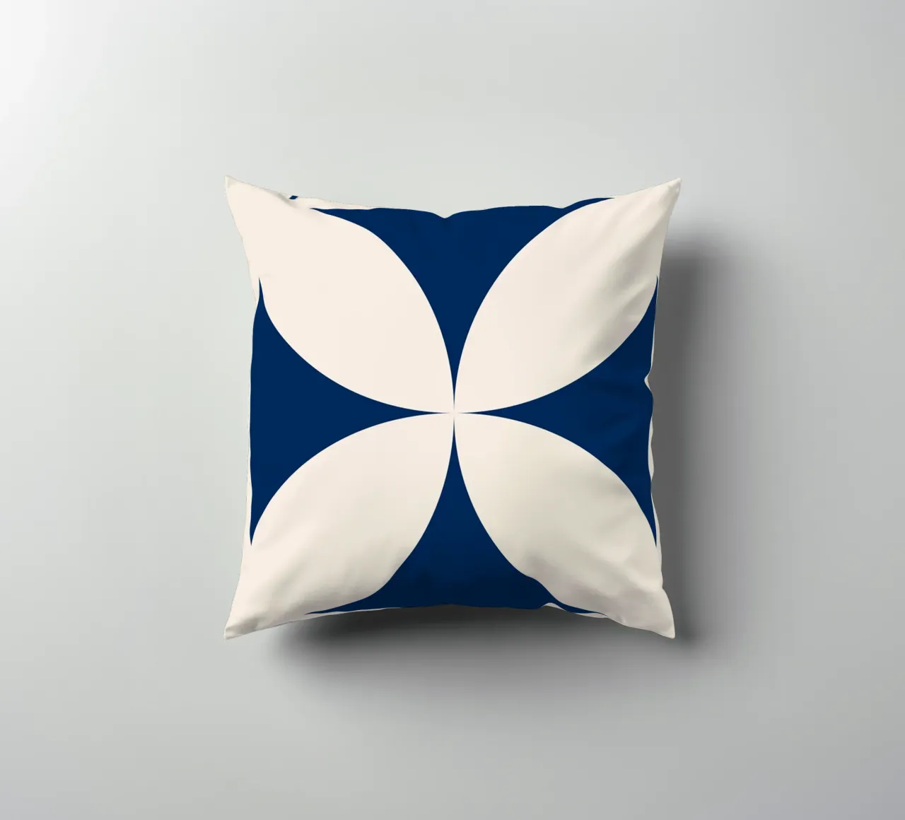 Mostra Bauhaus 1919 - Design geometrico in blu cuscino da Whole©