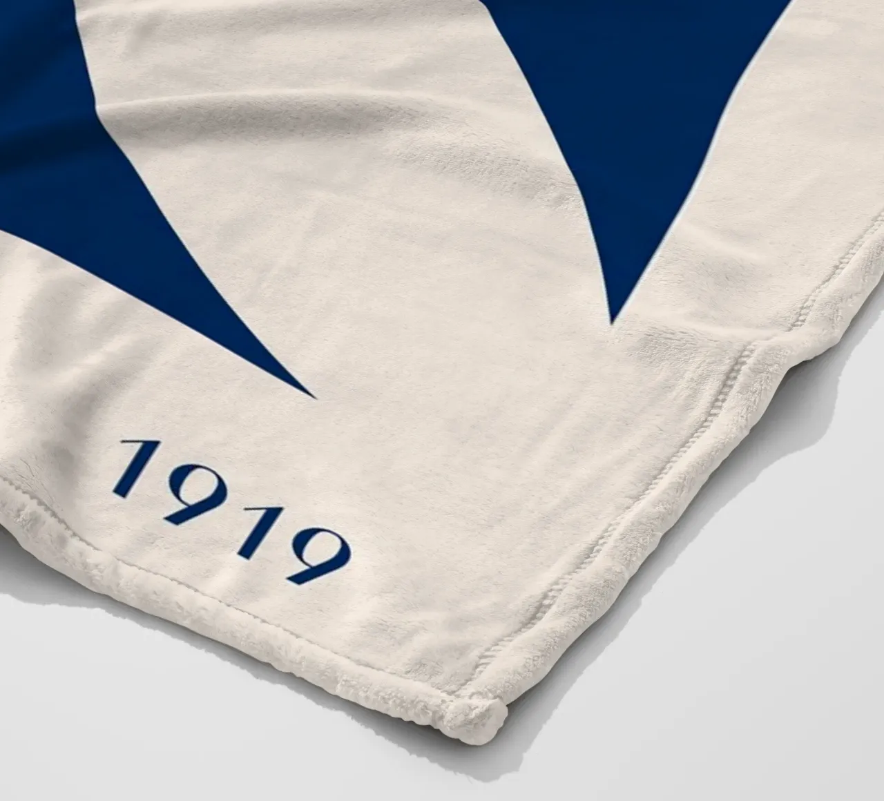 Bauhaus exhibition 1919 - Geometric design in blue fleece blanket by Whole©