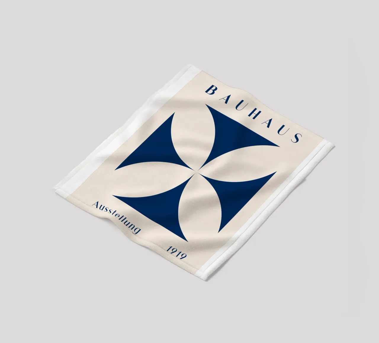 Mostra Bauhaus 1919 - Design geometrico in blu coperta in pile da Whole©
