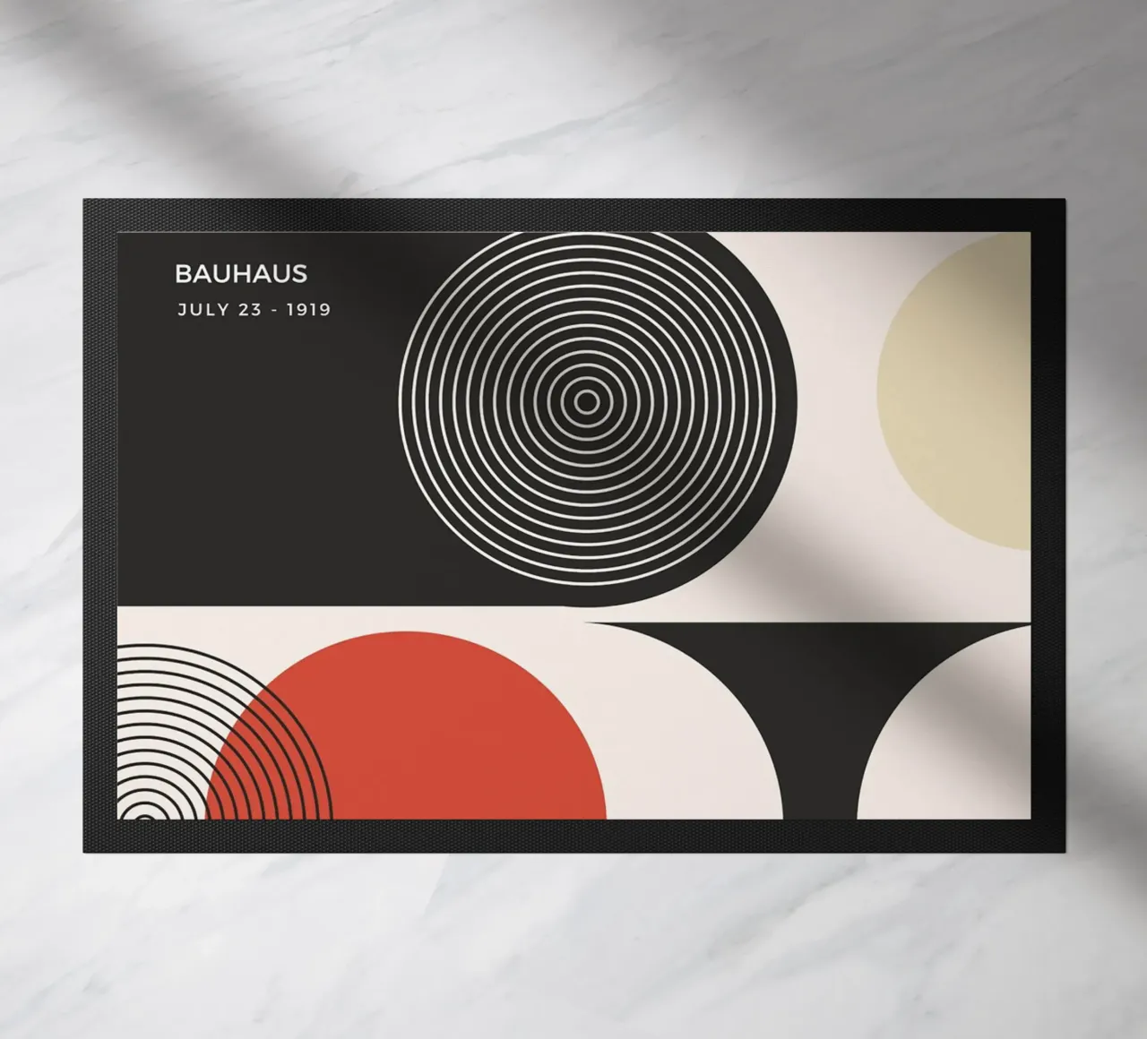 Mostra Bauhaus - Design di cerchi e colori primari zerbino da Whole©
