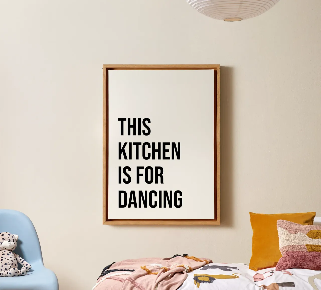 Questa cucina è per ballare tela con Cornice a cassetta da Paigaam Studio