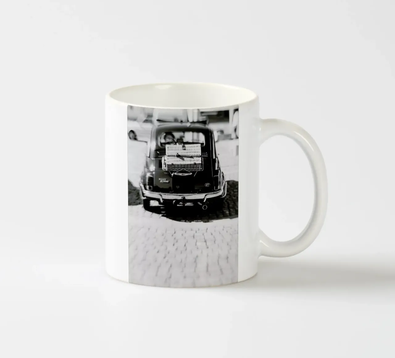 His tazza in ceramica da Ingrid Beddoes
