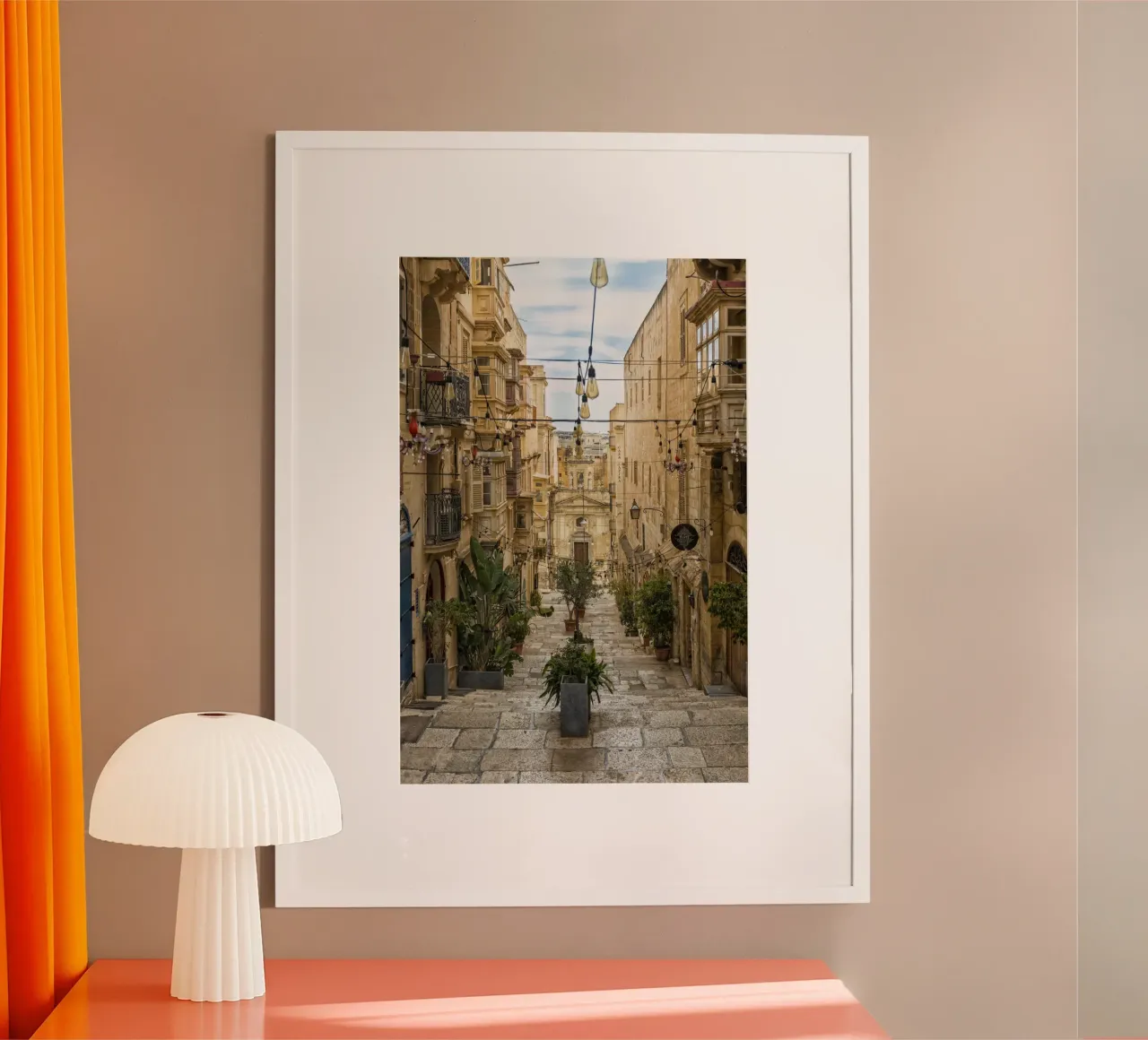 Vue de la rue La Valette hahnemühle de Curious Collections by Marielle Leenders