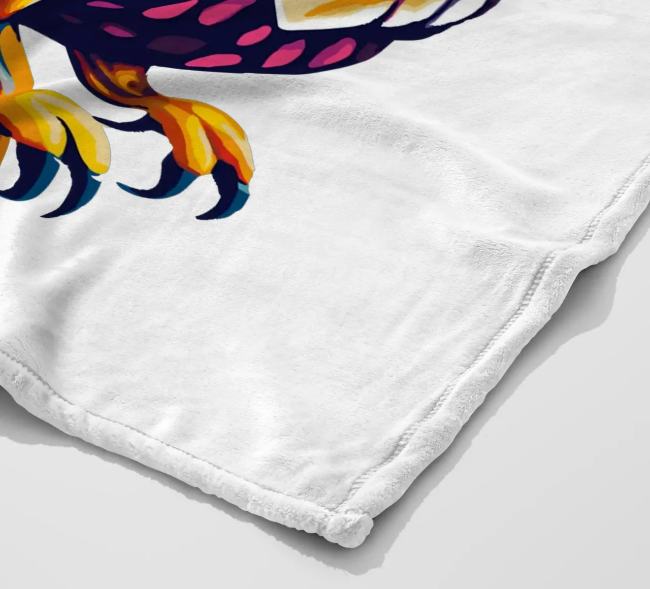 Arte del gufo psichedelico colorato - Illustrazione vivace di uccelli Boho coperta in pile da Artnesia