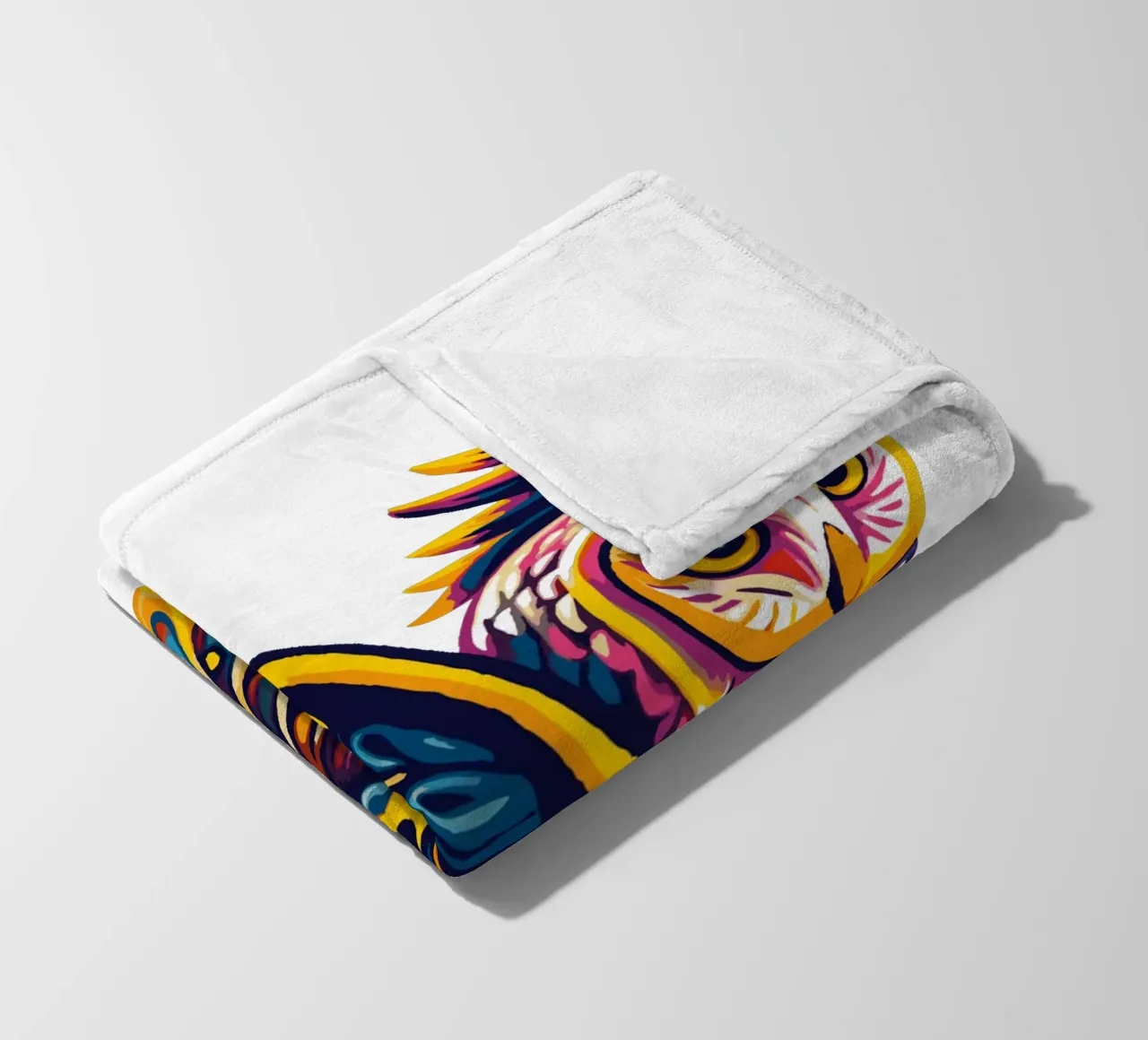 Arte del gufo psichedelico colorato - Illustrazione vivace di uccelli Boho coperta in pile da Artnesia