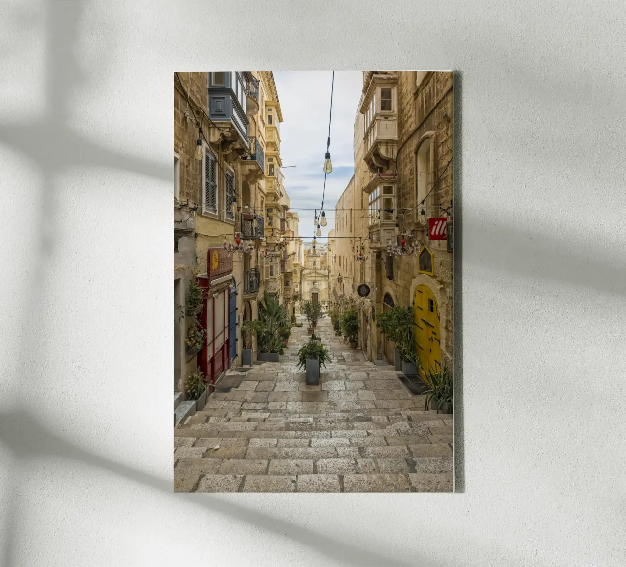 Straatbeeld Valetta Malta canvas van Curious Collections by Marielle Leenders