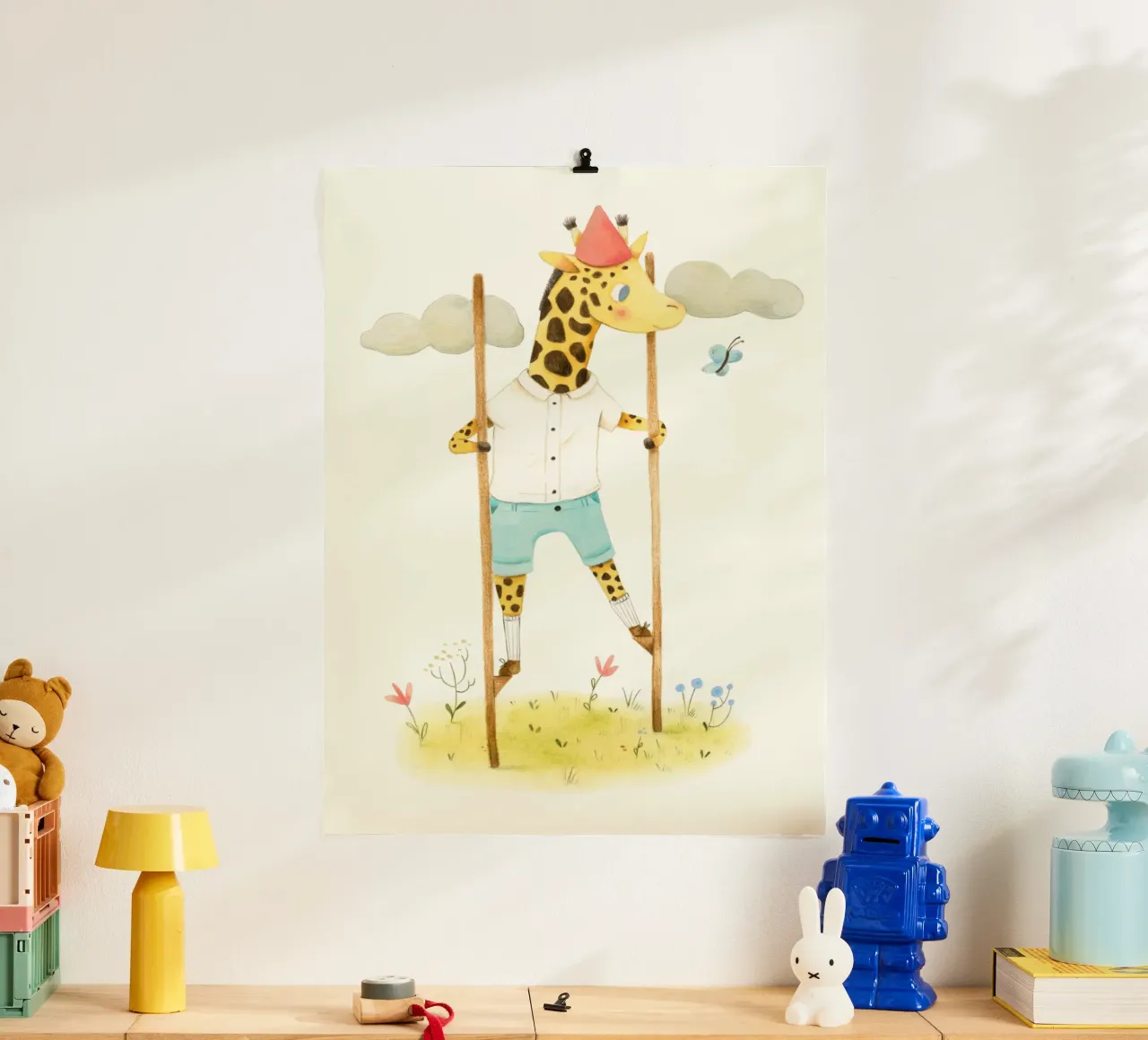 Judith Loske - Giraffe auf Stelzen poster da The Artcircle