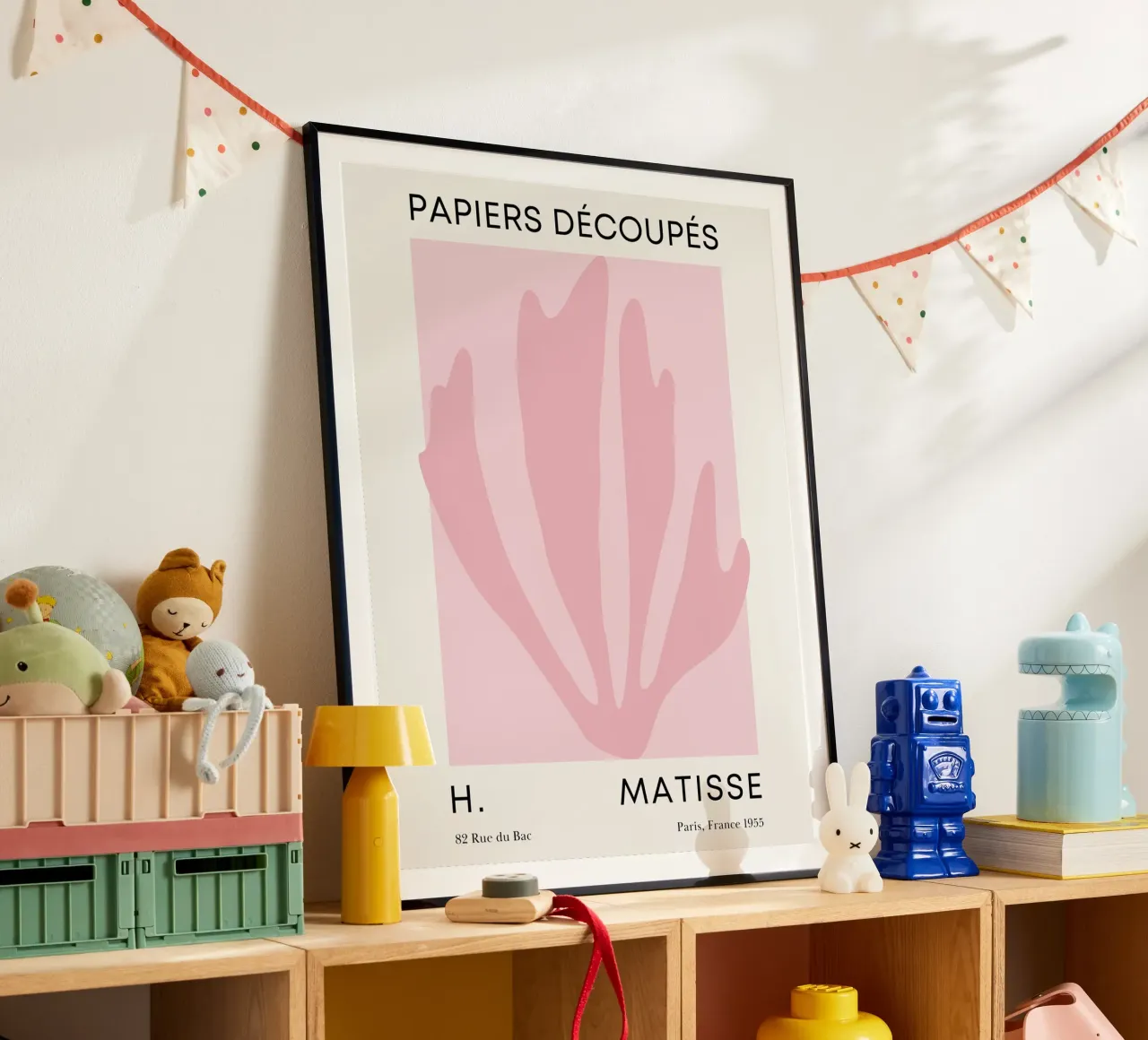 Forma di foglia rosa - Design di silhouette ispirato a Matisse poster con telaio in plastica da Whole©