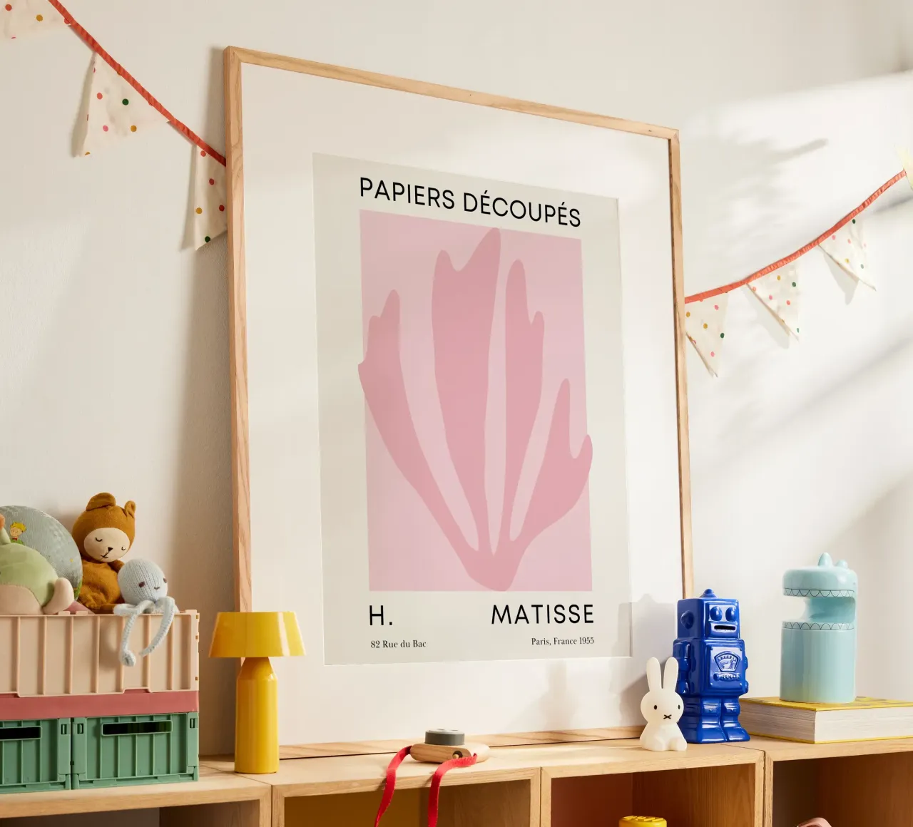 Forma di foglia rosa - Design di silhouette ispirato a Matisse poster con telaio in plastica da Whole©