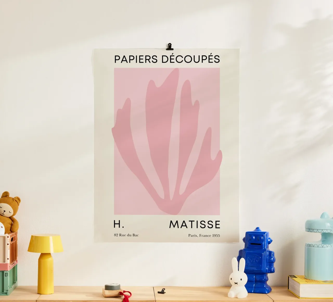Forma di foglia rosa - Design di silhouette ispirato a Matisse poster con telaio in plastica da Whole©