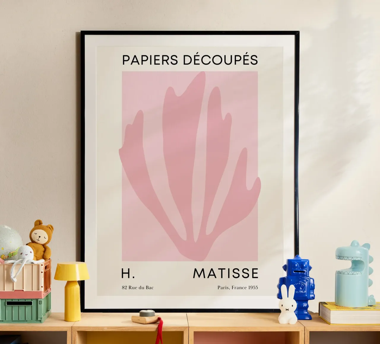 Forma di foglia rosa - Design di silhouette ispirato a Matisse poster con telaio in plastica da Whole©