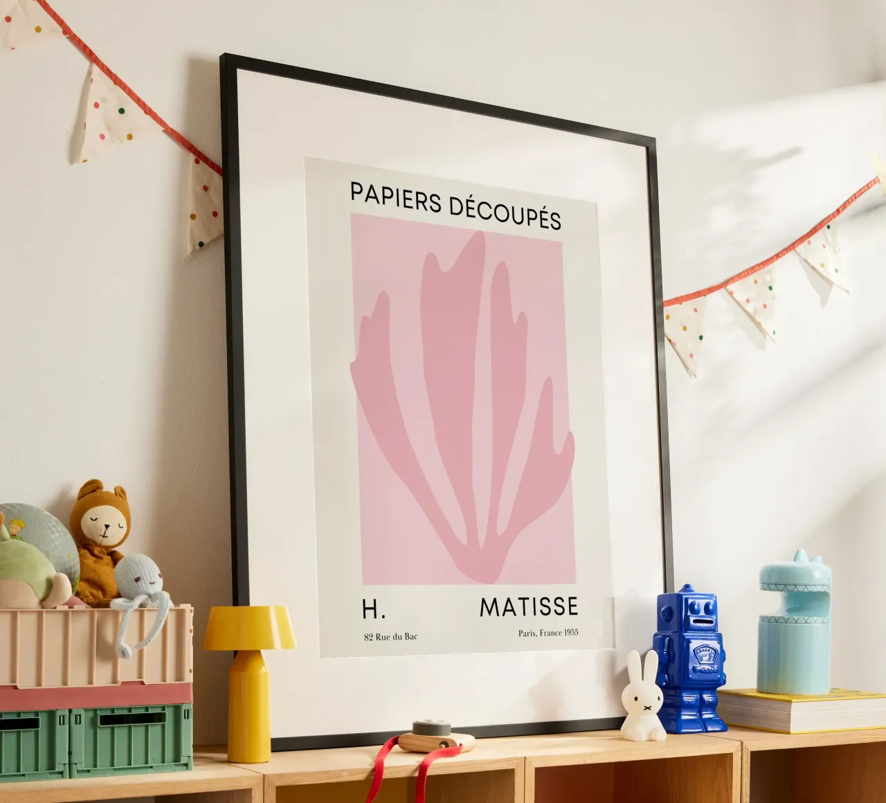 Forma di foglia rosa - Design di silhouette ispirato a Matisse poster con telaio in plastica da Whole©