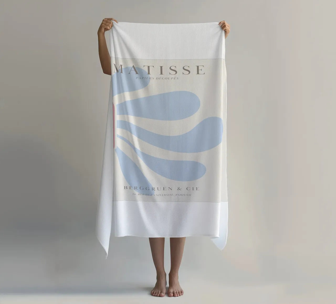 Abstracte bloemvorm - Op Matisse geïnspireerd ontwerp strandhanddoek van Whole©