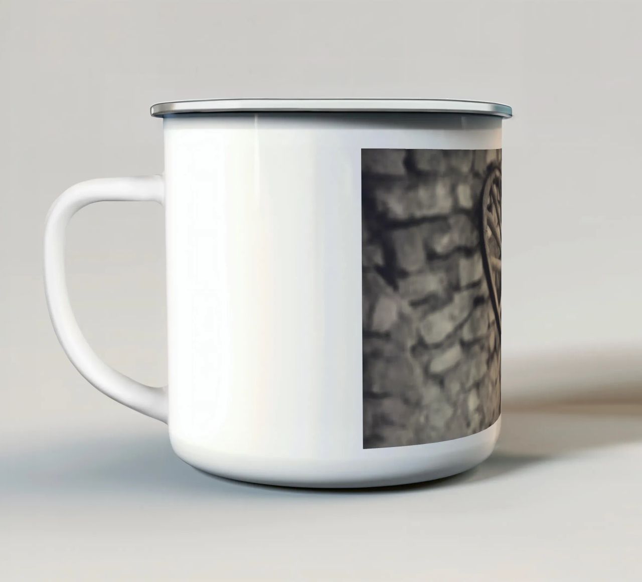 Waggon Wheel tazza in smalto da Dave Hare Photography