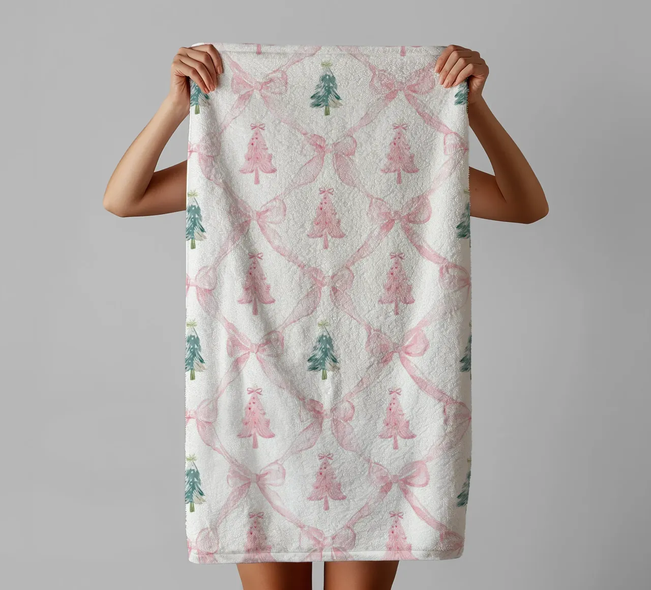 Coquette Estetica Alberi di Natale rosa con fiocchi rosa Y2K asciugamano da bagno da Gentle Echoes Art