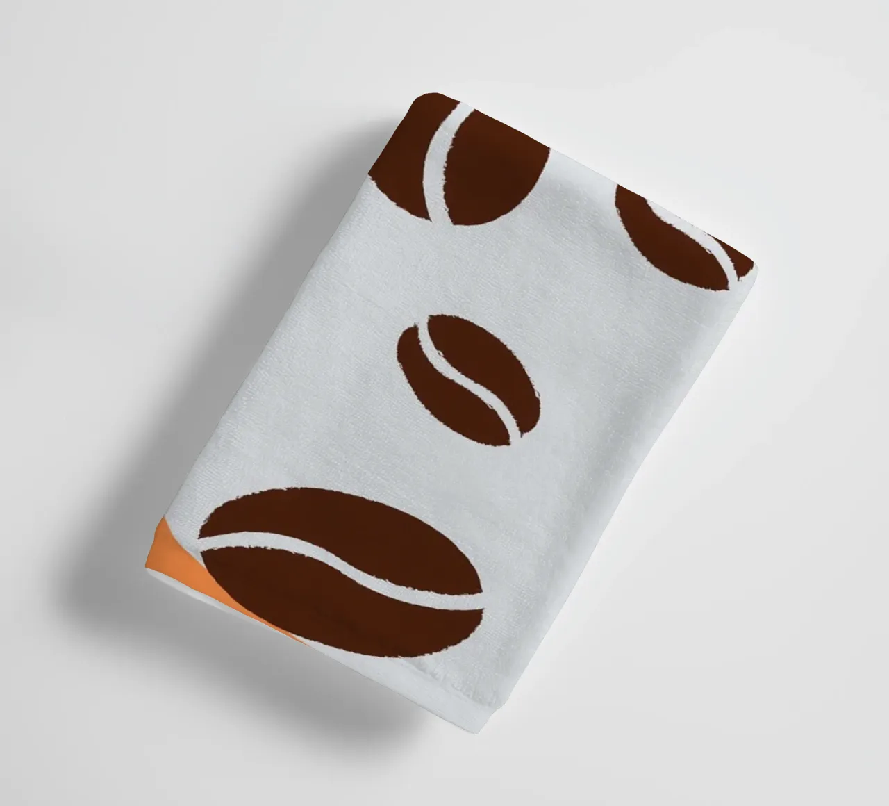 Cup and coffee beans asciugamano da bagno da LisaArtes