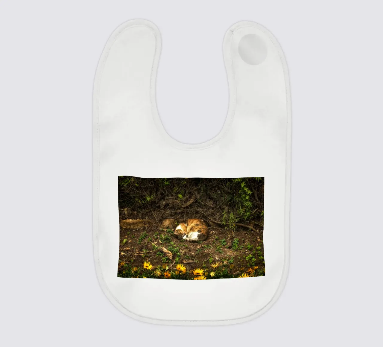 Gatto che dorme bavaglino da Curious Collections by Marielle Leenders