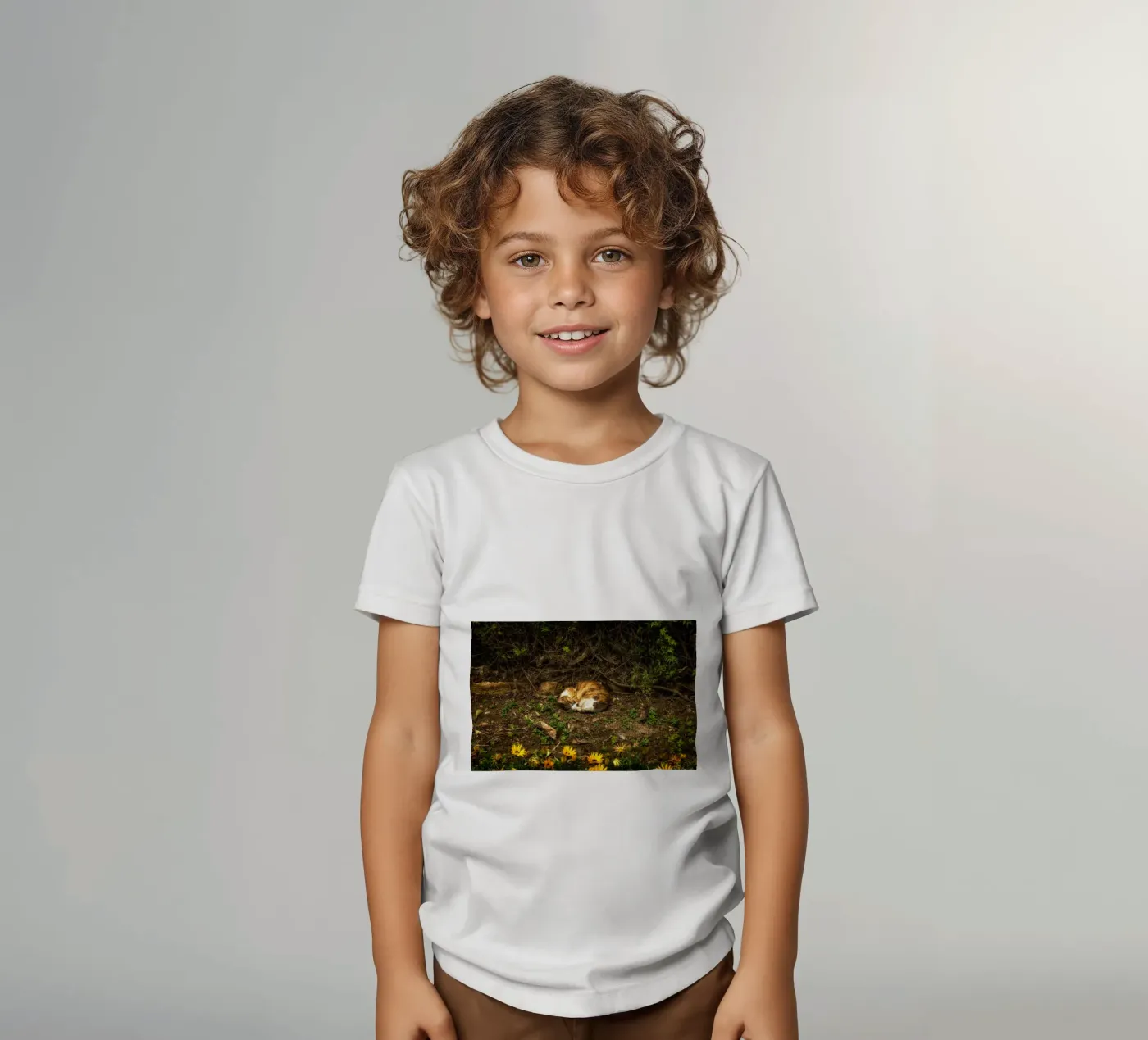 Slapende kat kinder t-shirt van Curious Collections by Marielle Leenders
