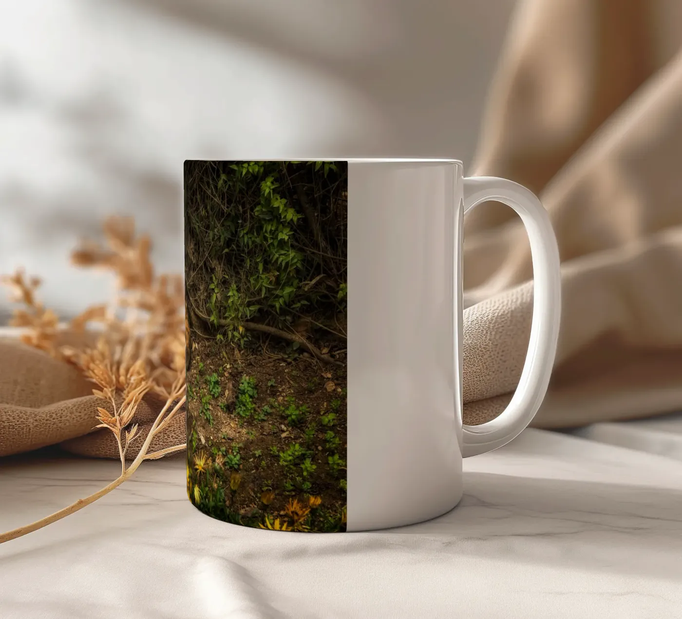 Slapende kat keramische mok van Curious Collections by Marielle Leenders