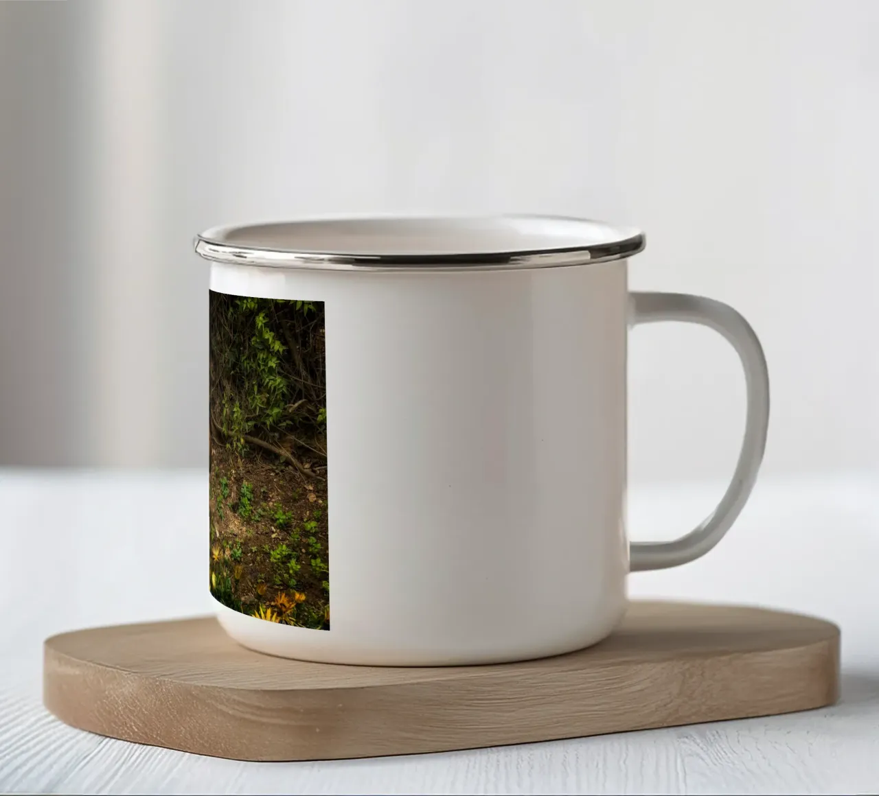 Gatto che dorme tazza in smalto da Curious Collections by Marielle Leenders
