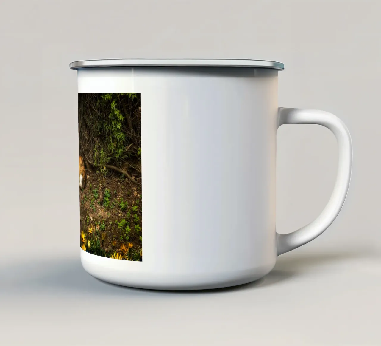 Gatto che dorme tazza in smalto da Curious Collections by Marielle Leenders