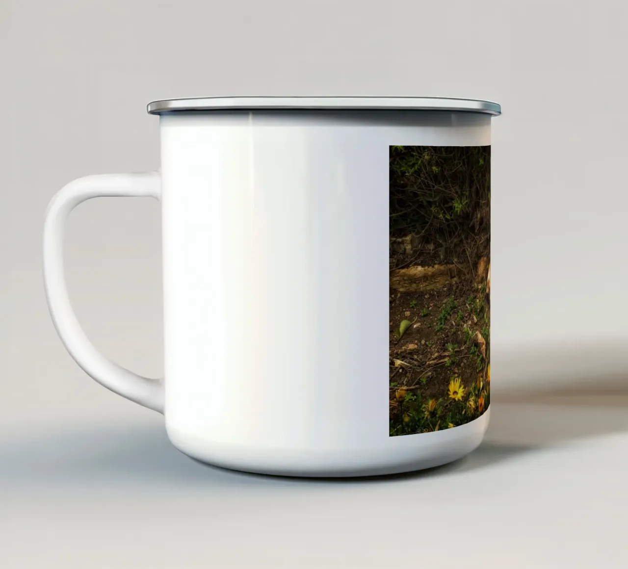 Gatto che dorme tazza in smalto da Curious Collections by Marielle Leenders