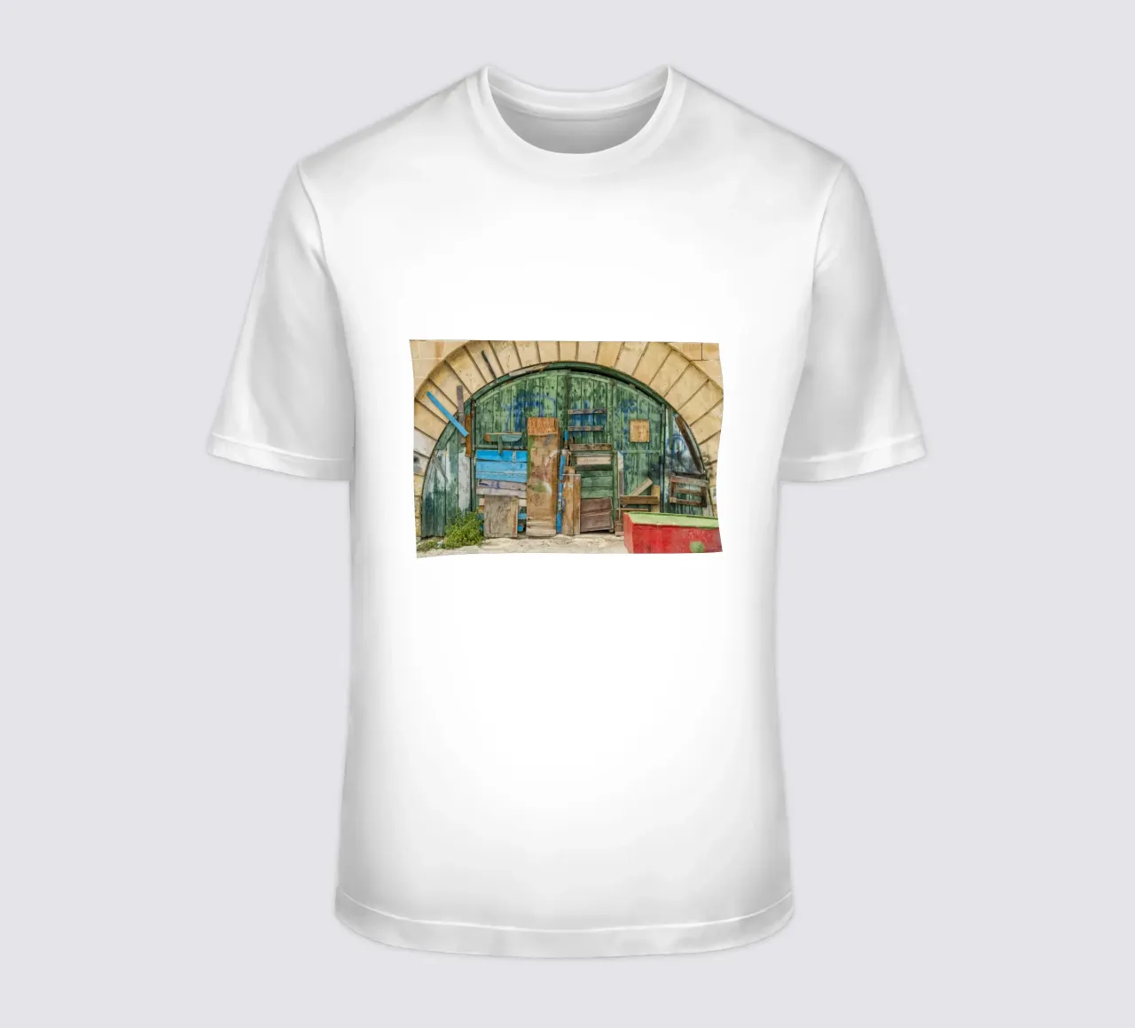 Ponte ad arco vintage con porte in legno t-shirt da Curious Collections by Marielle Leenders