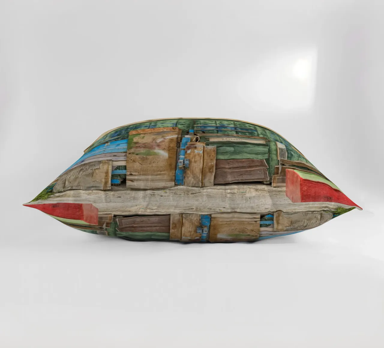 Ponte ad arco vintage con porte in legno cuscino da Curious Collections by Marielle Leenders
