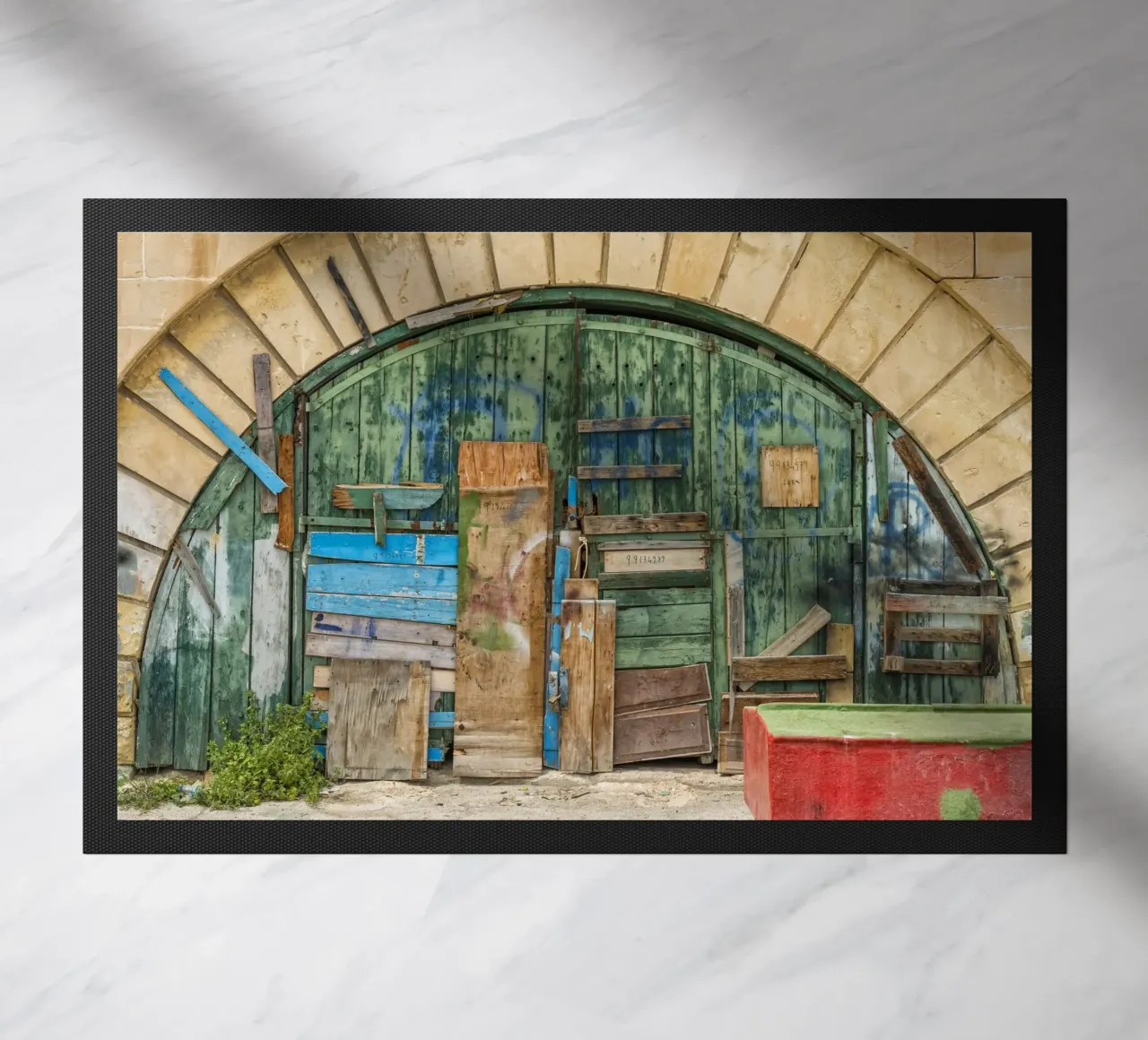 Ponte ad arco vintage con porte in legno zerbino da Curious Collections by Marielle Leenders