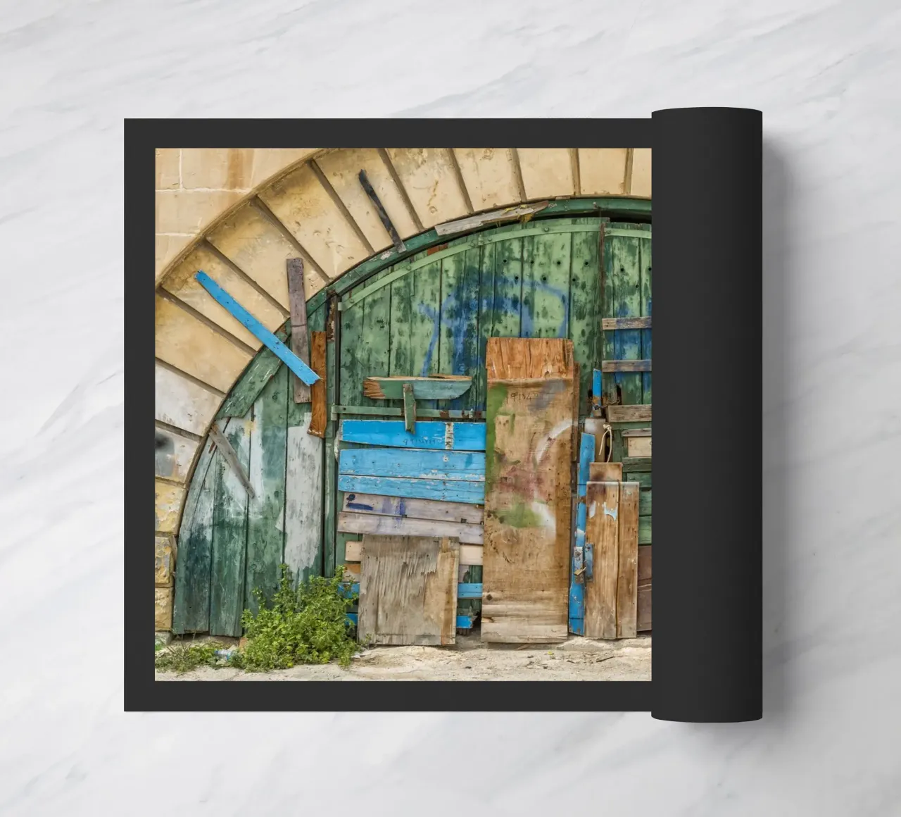 Ponte ad arco vintage con porte in legno zerbino da Curious Collections by Marielle Leenders