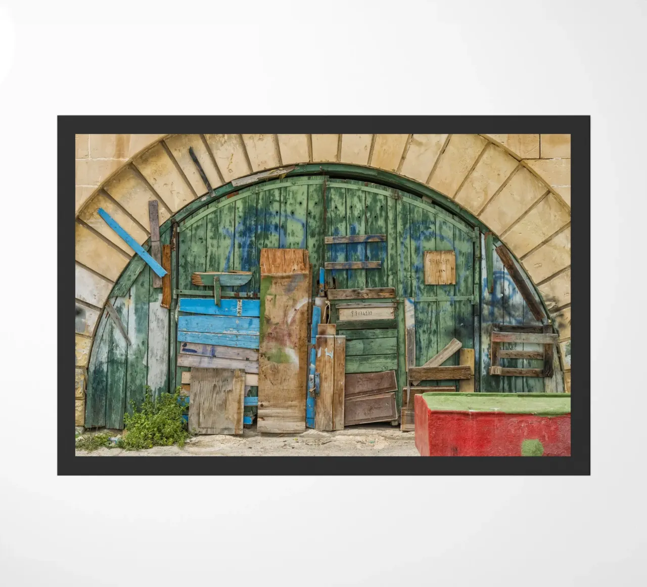 Ponte ad arco vintage con porte in legno zerbino da Curious Collections by Marielle Leenders