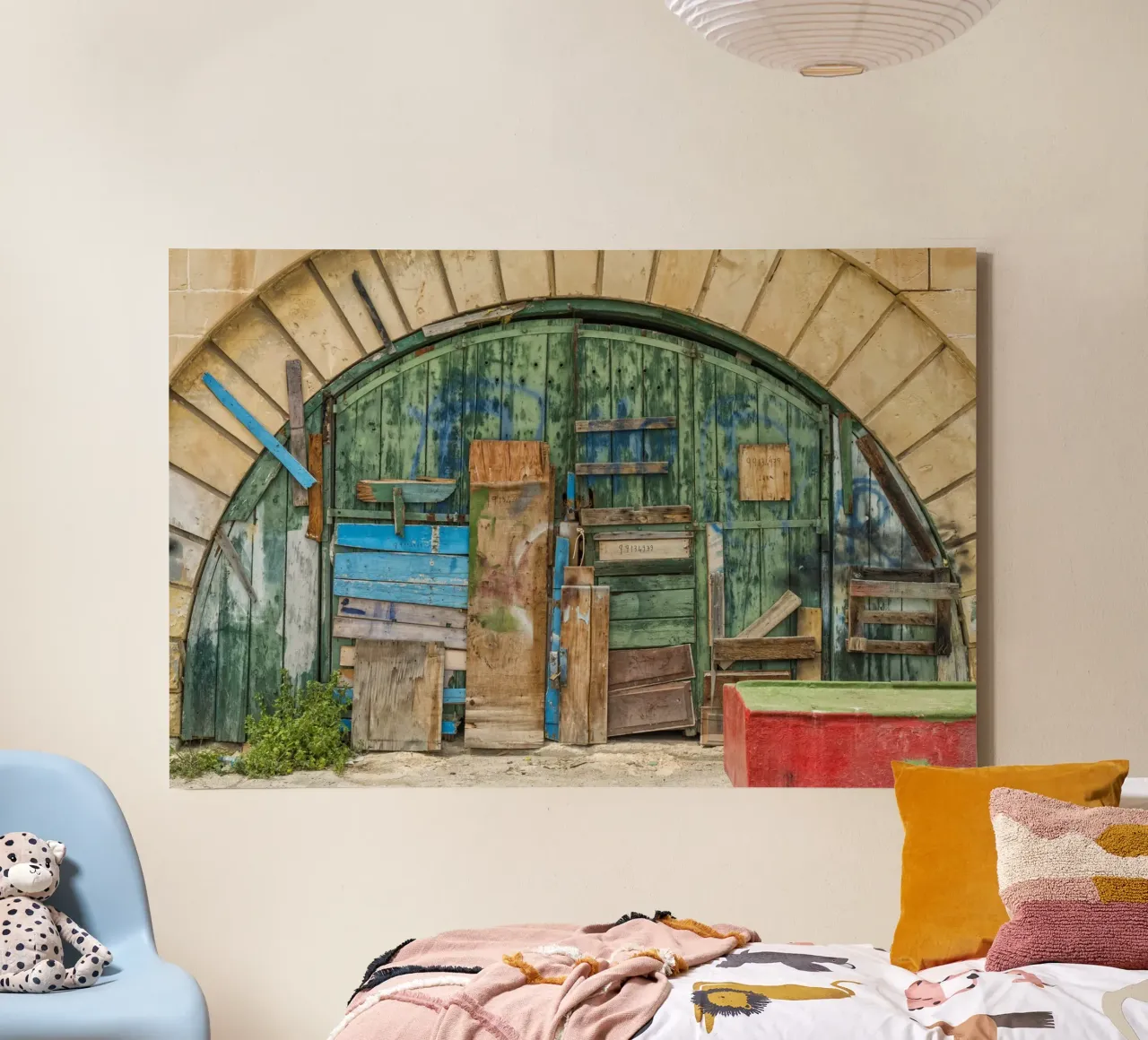 Ponte ad arco vintage con porte in legno tela con Cornice a cassetta da Curious Collections by Marielle Leenders