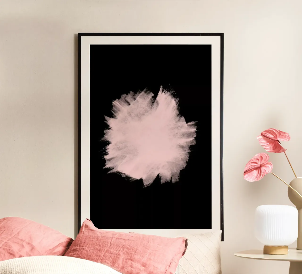 Pink Stain On Black poster con telaio in legno da cafelab