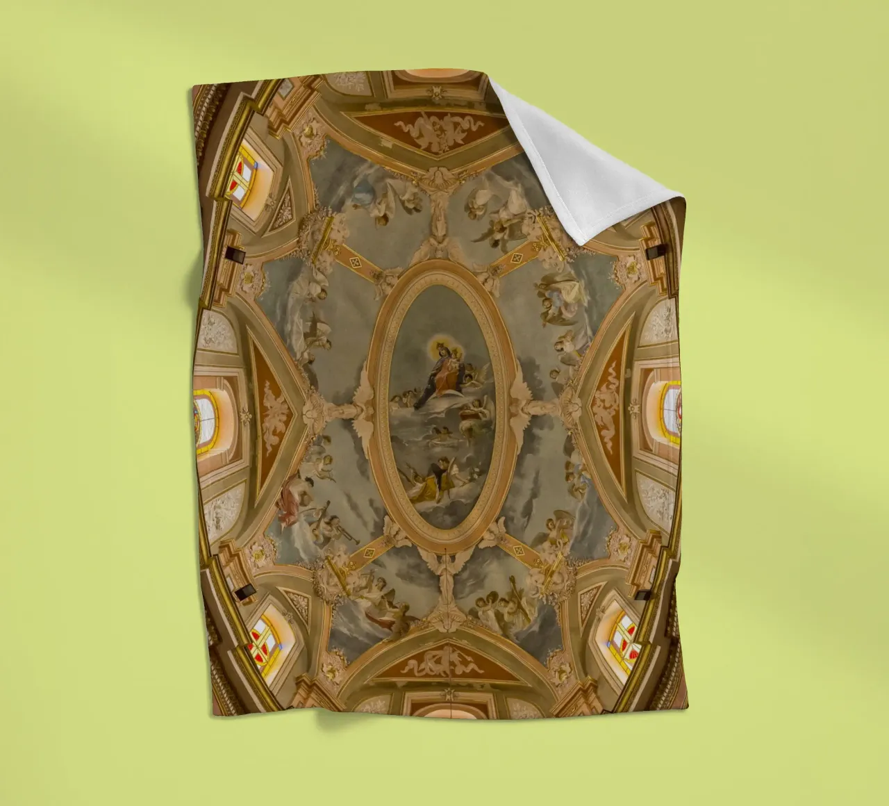 Cupola di una chiesa con affreschi antichi coperta in pile da Curious Collections by Marielle Leenders