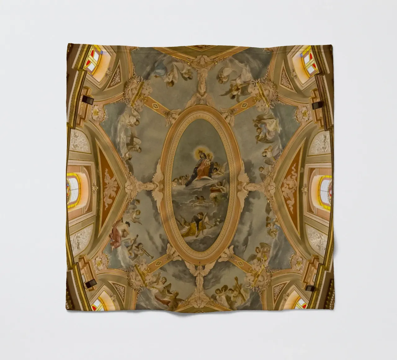 Cupola di una chiesa con affreschi antichi coperta in pile da Curious Collections by Marielle Leenders
