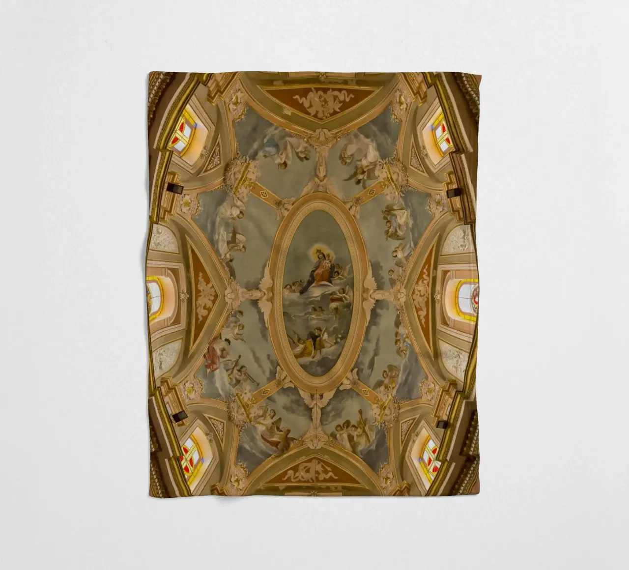 Cupola di una chiesa con affreschi antichi coperta in pile da Curious Collections by Marielle Leenders
