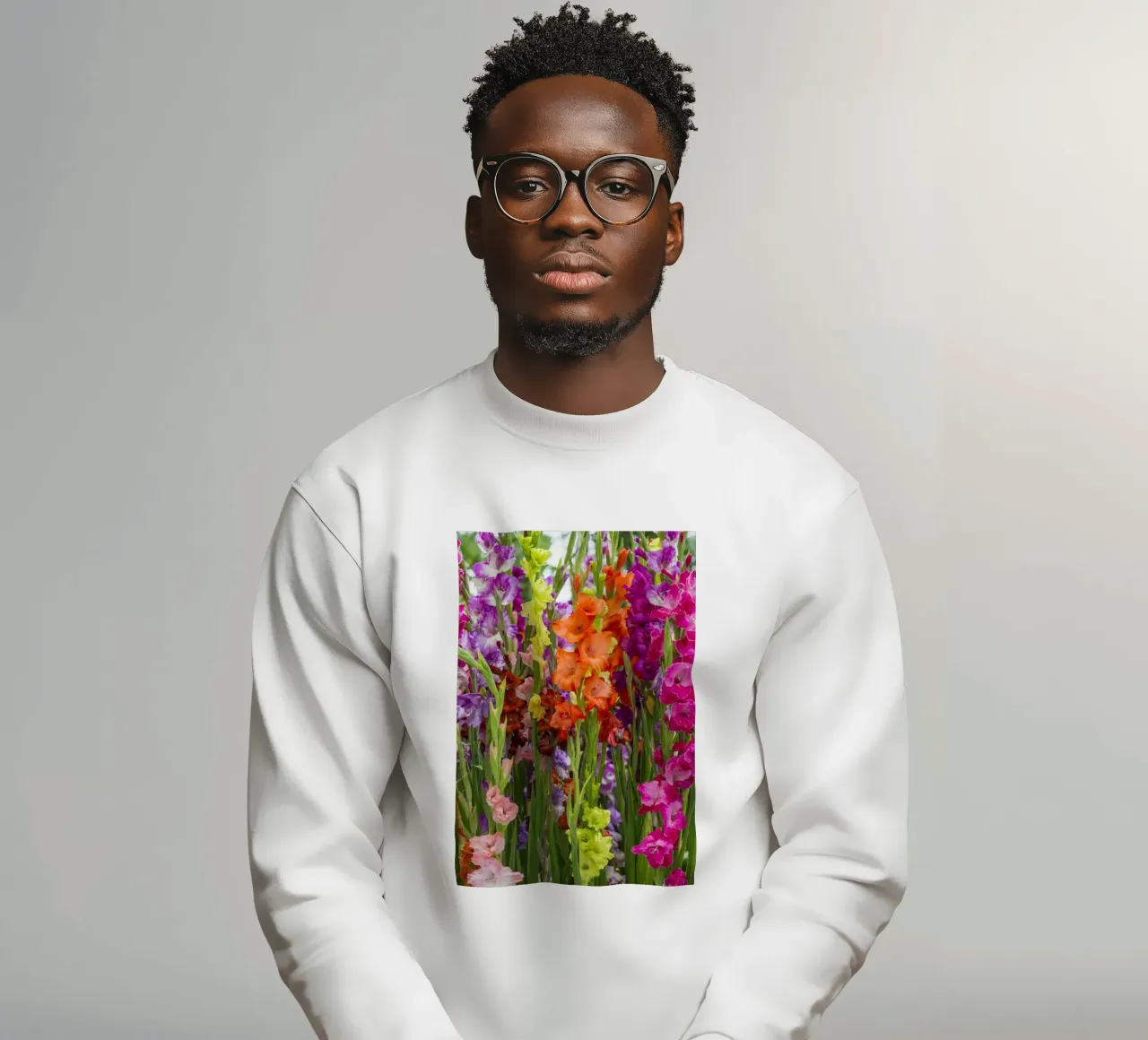Fioriture vibranti di gladioli felpa da Curious Collections by Marielle Leenders