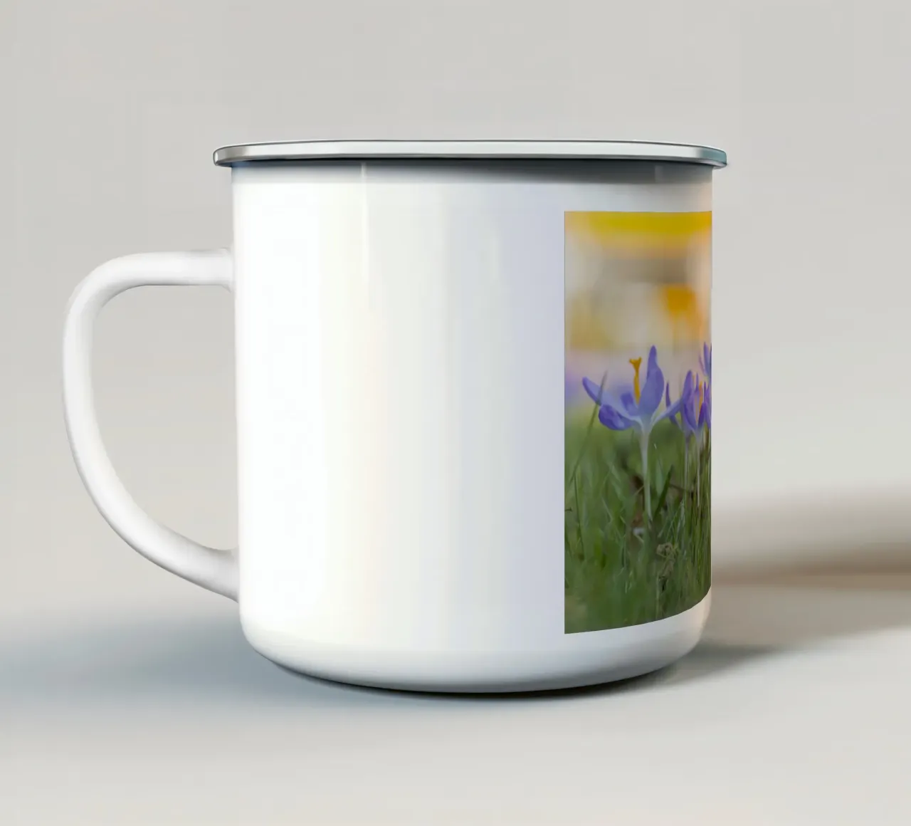 Crochi viola tazza in smalto da Curious Collections by Marielle Leenders