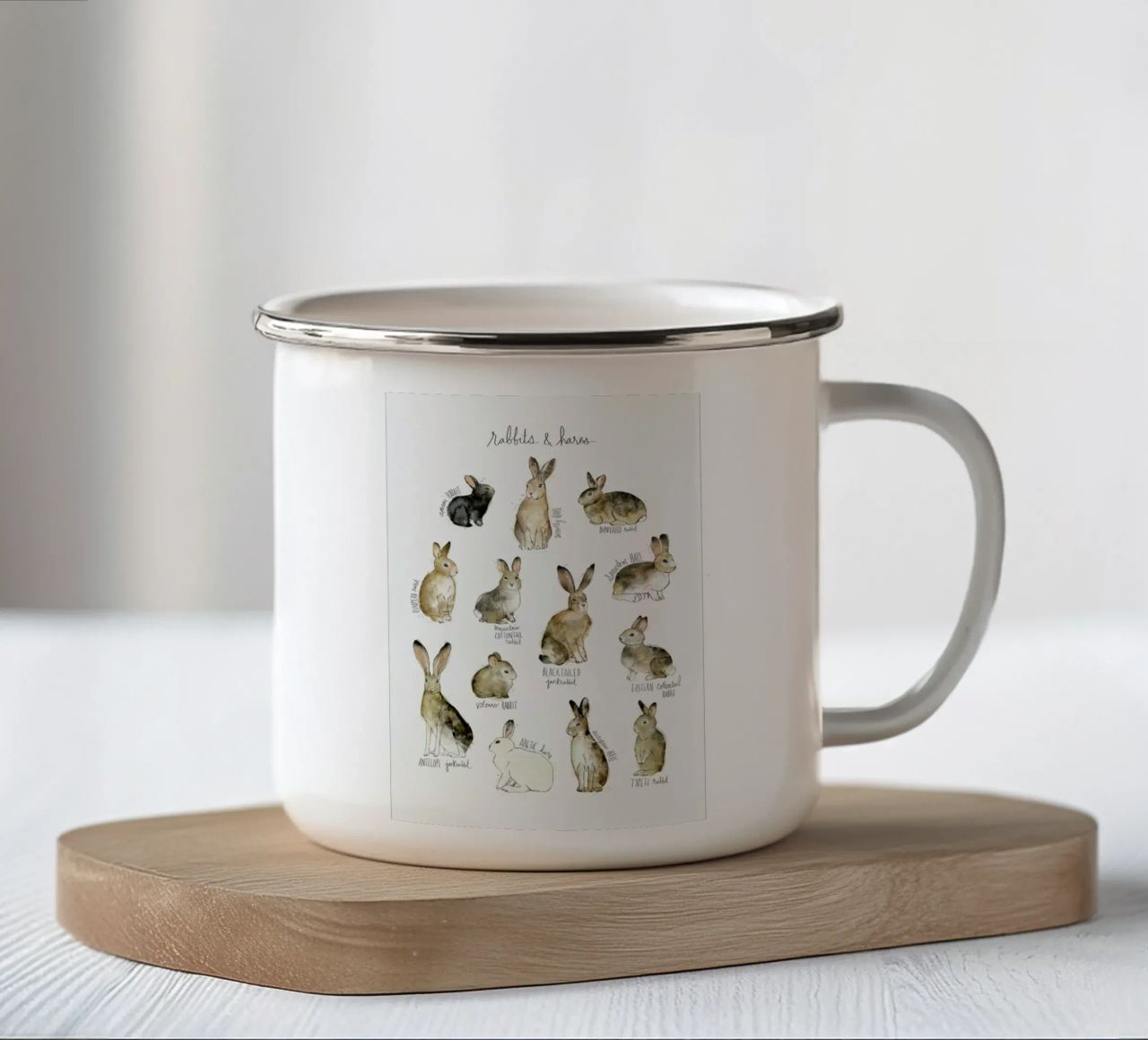 Rabbits and Hares tazza in smalto da Amy Hamilton