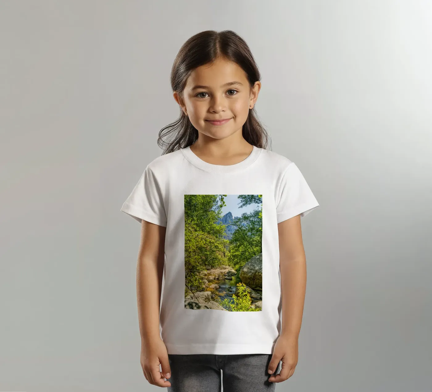Mountain Stream t-shirt bambini da Curious Collections by Marielle Leenders