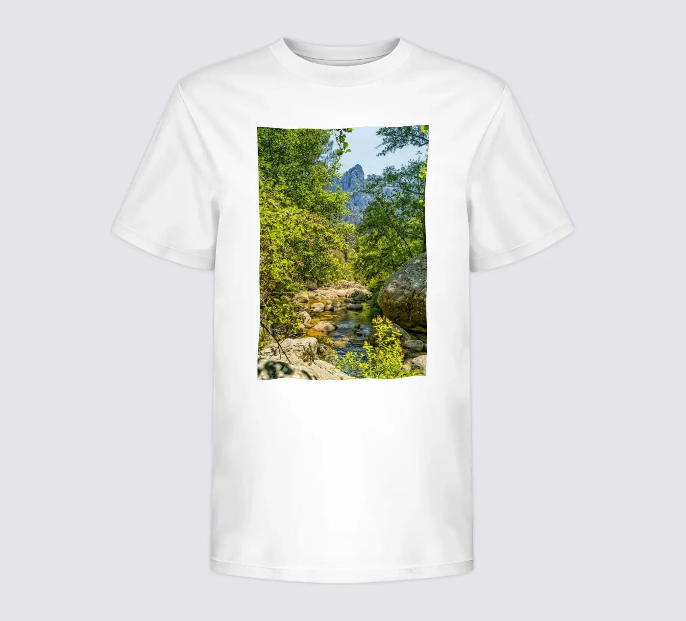 Mountain Stream t-shirt bambini da Curious Collections by Marielle Leenders